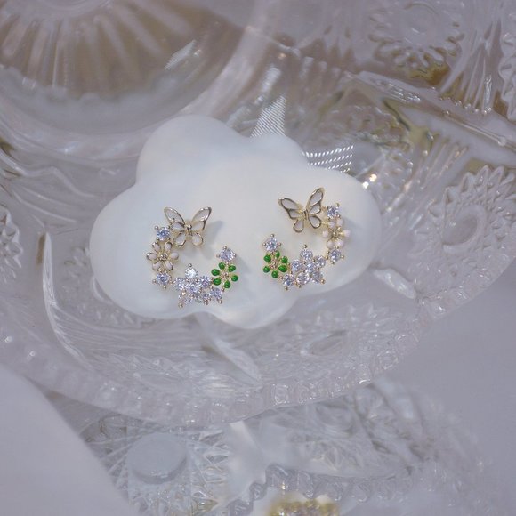 NEW 14K Gold Plated Diamond Flower Butterfly Stud Earrings - Picture 3 of 7